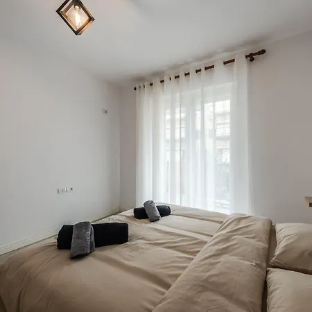 2bdr Condo-5min Walk From New Bazaar 公寓 地拉那