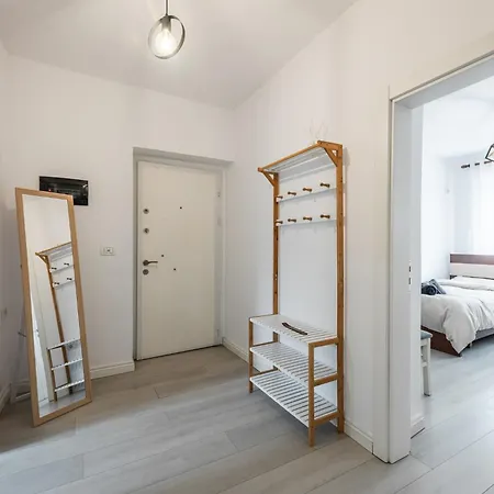 2bdr Condo-5min Walk From New Bazaar