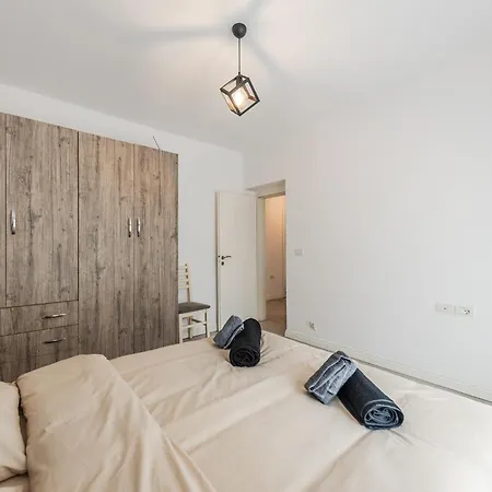 2bdr Condo-5min Walk From New Bazaar 公寓 *