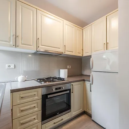 2bdr Condo-5min Walk From New Bazaar