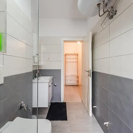 2bdr Condo-5min Walk From New Bazaar 地拉那