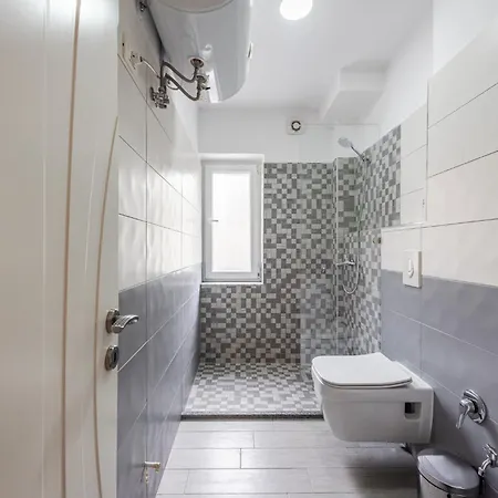 2bdr Condo-5min Walk From New Bazaar * 地拉那