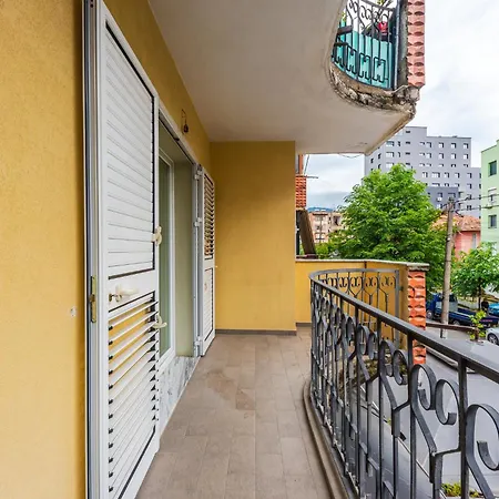 2bdr Condo-5min Walk From New Bazaar *